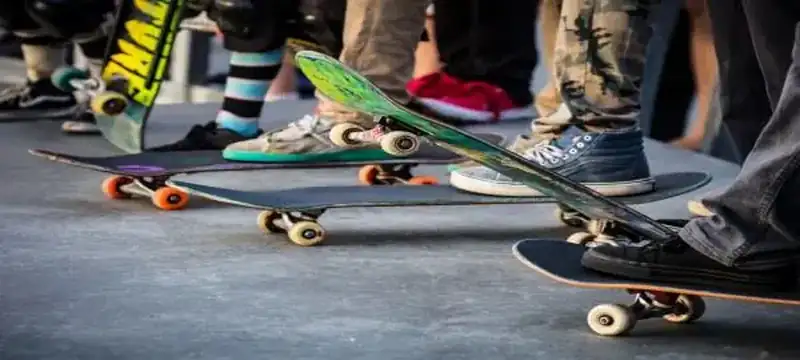 Skateboard- och longboarduthyrning i Barcelona nära Port Olímpic